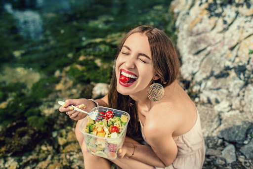 A Relação Entre Alimentação e Humor: Alimentos que Fazem Você Se Sentir Melhor